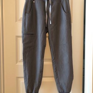 Figs Scrub Top & Bottom - Graphite